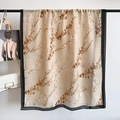 Elegante beige herfstsjaal met bladprint en zwarte rand voor damesmode - Khaki