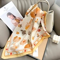 Elegante pañuelo de seda crema con flores naranjas y patrón de gato en bolso - 70cmx70cm / Amarillo