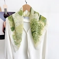 Elegante groene zijden vierkante sjaal met bloemenprint en natuurmotieven - Botanische Print (70YYS09-Groen) / Groen (70YYS09)
