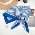 Foulard en coton à rayures bleu-blanc avec pois rouges et accessoires de vacances - 65x65cm / Bleu Royal