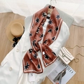 Sciarpa in seta stile vintage francese con decorazioni di perle e motivi a stella - Foglie che Cadono Rosso
