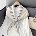 Weiße Chiffonbluse mit elegantem, gestreiftem Matrosenkragen und schicken langen Ärmeln - Grau