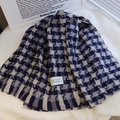Donkerblauwe en crème geruite sjaal met franjes en Koreaans merklabel detail - Blue And White Vintage Plaid / Blauw
