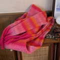 Dicker Winterschal mit rosa und orangefarbenen Blockstreifen und langen Fransen - Rosé (A109)