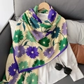 Écharpe élégante en coton et lin pour femmes avec motif floral bleu sur tissu beige - Violet