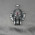 Ciondolo Ganesha in acciaio inossidabile vintage con zircone rosso su velluto grigio - Solo Ciondolo (Senza Catena)