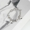 Zweilagiges silbernes Herz-Anhänger-Armband mit geometrischen Ketten und verstellbarem Verschluss - Stahlfarbe