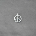 Colgante con el signo de la paz en acero inoxidable pulido para hombre y mujer estilo hip hop - Solo colgante (Sin cadena)
