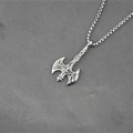 Collar de hacha vikinga de acero inoxidable pulido con nudo celtico y cruz para hombre - Colgante + Cadena a Juego