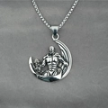 Retro roestvrijstalen ketting met halve maan en gespierde bodybuilder hanger - Hanger + Bijbehorende Ketting
