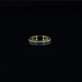Anello classico in acciaio dorato con elegante pavé di cristalli su specchio nero - US 5 / Oro