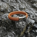 Braunes geflochtenes Lederarmband für Herren mit silbernem Magnetverschluss auf Stein - Silberschnalle Orange