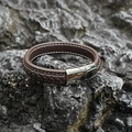 Herren Armband aus geflochtenem braunem Leder mit Magnetverschluss aus Edelstahl auf Fels - Silberschnalle Braun