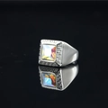 Retro titaniumstalen ring met vierkante holografische steen en Grieks patroon - Zilverkleurige kleurrijke strassteen