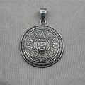 Collar con colgante vintage de plata con calendario azteca y mono para hombre estilo retro - Solo Colgante (Sin Cadena)