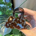 Pinza de pelo de acetato carey con logo B dorado para peinados de mujer - Marrón Floral