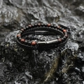 Bracciale multistrato da uomo con pietre occhio di tigre rosse e pelle intrecciata nera - Nero