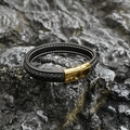 Geflochtenes schwarzes Lederarmband für Herren mit weißen Nähten und Goldmagnetverschluss - Goldschnalle Schwarz