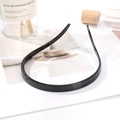 Glossy black U-shaped headband with fine teeth for a secure and non-slip hair grip - Black(10)