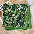 Vintage zijden sjaal met katoengevoel en groene tulpenprint op een zwarte basis - 68x68cm / Groen
