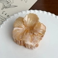 Pince à cheveux fleur frangipanier marbré rose-orange 8cm pour coiffures élégantes - Café Clair
