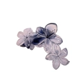 Détail d'une grande pince à cheveux avec trois fleurs de frangipanier en résine bleu dégradé - Bleu Dégradé (8)