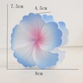 Détail montrant les dimensions de la pince à cheveux fleur mate de 8cm en bleu dégradé - Bleu