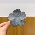 Pinza para el pelo con flor morada holográfica y acabado metálico iridiscente - Gris