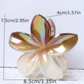 Pince à cheveux fleur de frangipanier irisée en résine perlée mesurant 8,5 cm x 7,5 cm - Dégradé Rose Irisé