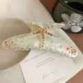 Pinza para el pelo de estrella de mar con pedrería champán y acabado de nácar suave - Blanco