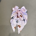 Lazo para el pelo de satén rosa con estampado de mariposas y cintas largas colgantes - Rosa