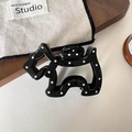 Dettaglio di una molletta per capelli a forma di terrier nero con pois bianchi - Stile Cane / Polka Dot Nero