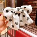 Nœud papillon blanc en mousseline avec motifs de cœurs noirs pour coiffures romantiques - Blanc Cœur Noir (Ruban Court)