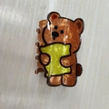 Graziosa pinza per capelli a forma di orso bruno con trama marmorea e giallo - Orso bruno