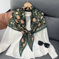 Elegante zwarte zijden sjaal met kleurrijke bloemen en donkergroene randen voor dames - Groen
