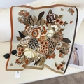 Elegante vintage zijden sjaal met warme oranje tinten en retro rozenpatronen - 68*68cm / Oranje Bruin (68RZW66-1)