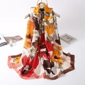 Sciarpa stile pittura a olio con fiori arancioni e consistenza in seta liscia - Rosso