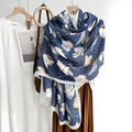 Dunkelblauer Schal mit floralem Muster und eleganten weißen Blumen für Damen - Dunkelblau