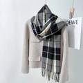 Sciarpa a quadri stile britannico in nero e grigio, morbido tessuto finto cashmere - Bianco Sporco