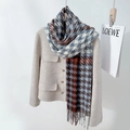 Classic houndstooth scarf in blue and red-brown with elegant fringe details - Light Blue