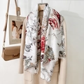 Bedruckter Schal in Creme mit rot-schwarzen Blattmustern und feinen Fransen - 130CX79 Stil / Großes Quadrat / Weiß Und Rot Druck