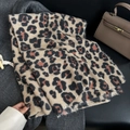 Écharpe châle pashmina tendance à motif léopard pour femme en tons marron et beige - Kaki et Noir