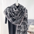 Elegante monochrome sjaal met rozen- en ruitprint in zwart, wit en grijze tinten - Zwart