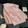 Bufanda rosa tacto cachemira con estampado de lazos y estrellas con flecos - 70*180cm / Rosa