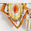 Foulard quadrato in seta vintage arancione e giallo con motivi barocchi e righe radiali - Foulard Quadrato a Spina di Pesce (90RZW08) / Giallo Arancio