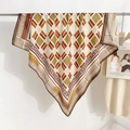 Elegante zijden vierkante sjaal met geometrische print in oranje en bruin - Herfst Contrast Kleurblok (Geel) / Geel