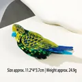 Detailweergave van de papegaai haarklem van acetaat, afmeting 11,2x4x3,7cm - Blauw