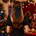 Elegante pinza para el pelo con lazo de lunares negros y cintas en un peinado - Negro