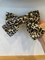 Grande fermaglio per capelli con fiocco leopardato in raso per un look elegante e di tendenza - Leopardo Giallo e Nero