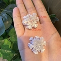 Set of two white snowflake hair claws with pearlescent finish in 2.2cm and 2.5cm sizes - Small Snowflake / Pearl White